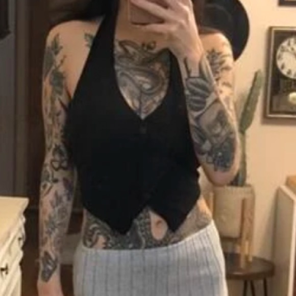 Brand new ribbed button up halter vest crop top~ - Picture 7 of 7